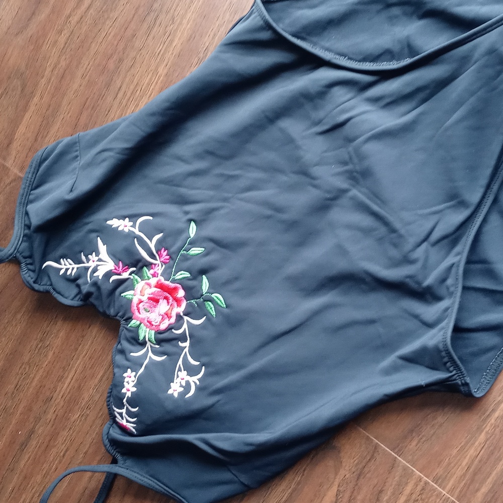 Newport News Black Floral Embroidered One Piece Swimsuit Bathing Suit Size 10